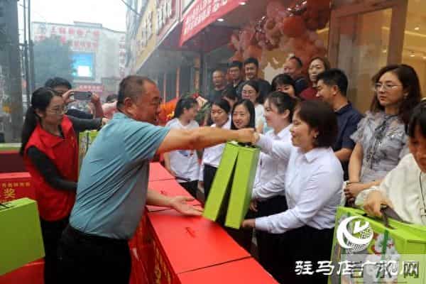 教育局回应河南一老师晒节日礼物