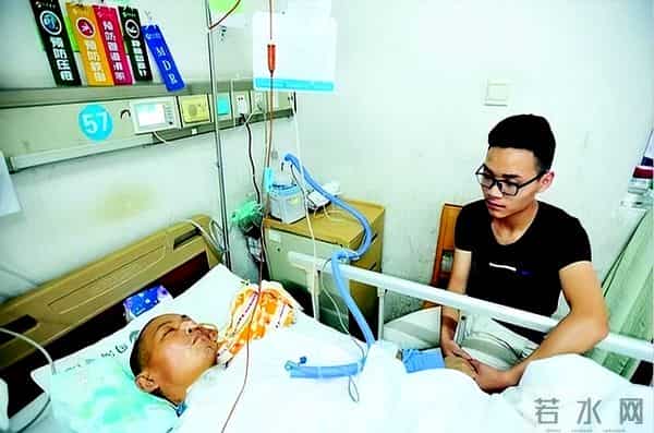 班主任回应男生高考前父亲去世