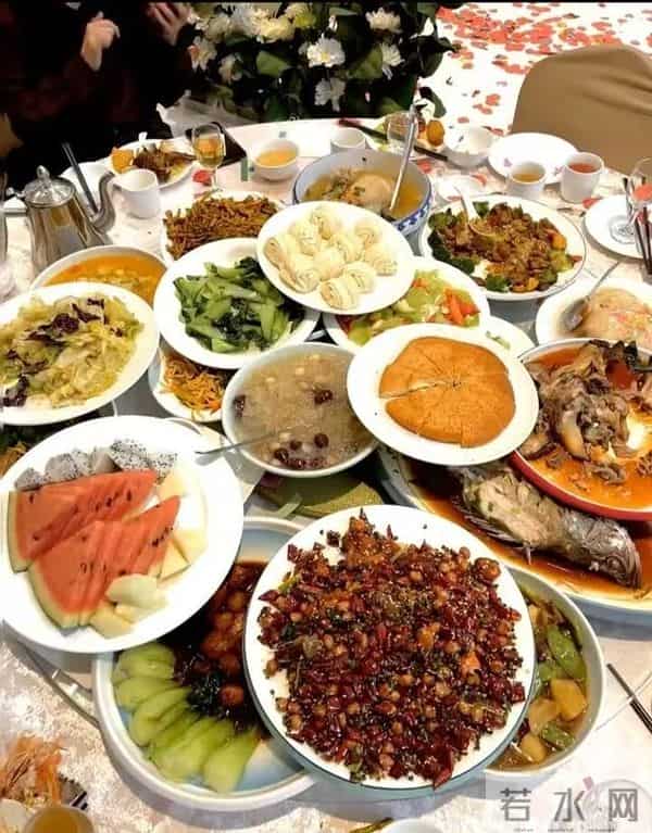 吃席遇直升机悬停