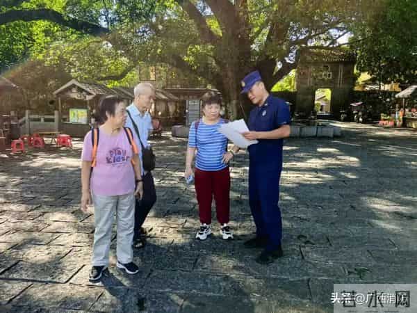 广西消防驻地满是鲜花