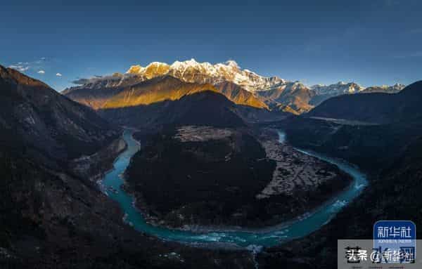 四川乐山大佛脚下河床裸露