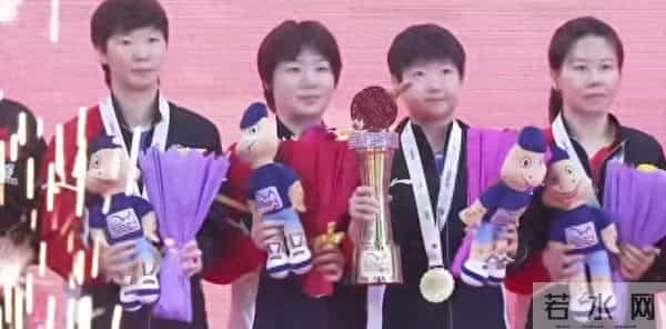 孙颖莎回应策划领奖动作