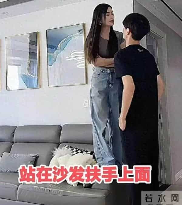 男孩长太高 班主任站凳子上训