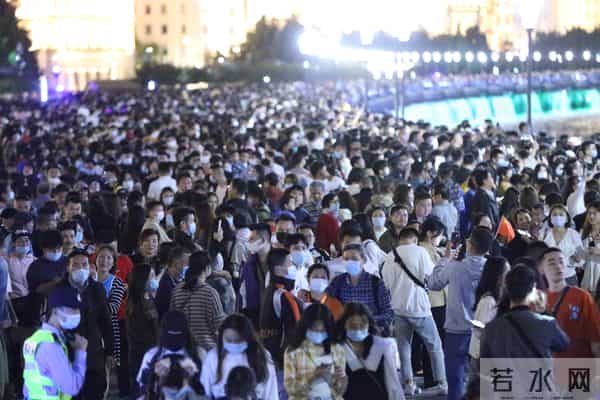 假期人山人海-外滩放眼望去人人人