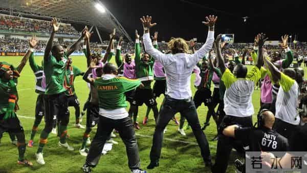 乌拉圭教练颜值引热议