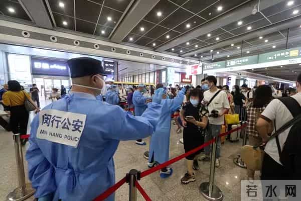 虹桥火车站遇离沪潮-进站排2小时