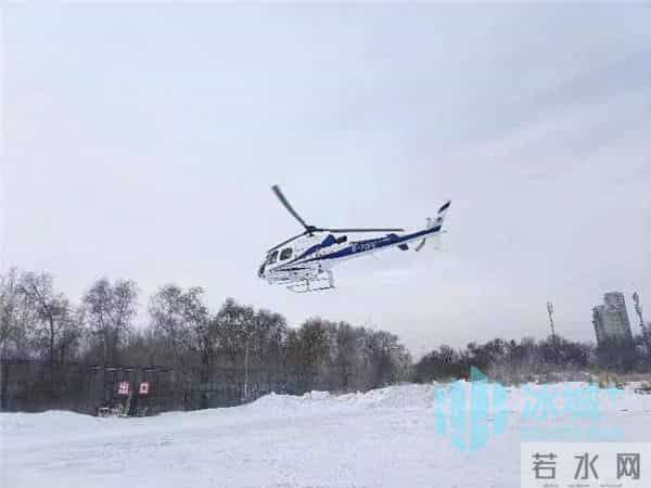 直升机载小金豆俯瞰冰雪大世界