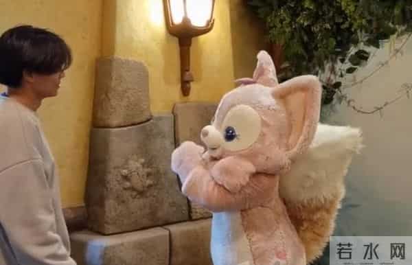 玲娜贝儿被指对待男女游客差别大