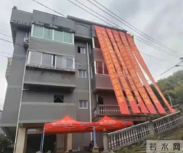 爷爷熬夜见证潘展乐破世界纪录