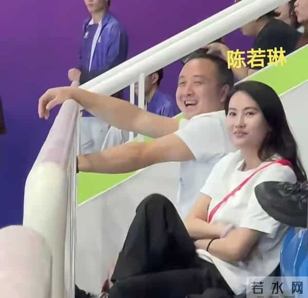 主播自带燃气做饭蹲守全红婵家