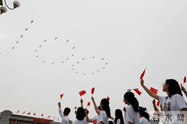 礼兵队伍俯拍太震撼了