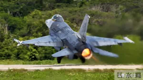 美军称F-16战机击落空中物体