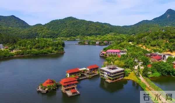 海南一漂流景区五一堵船了