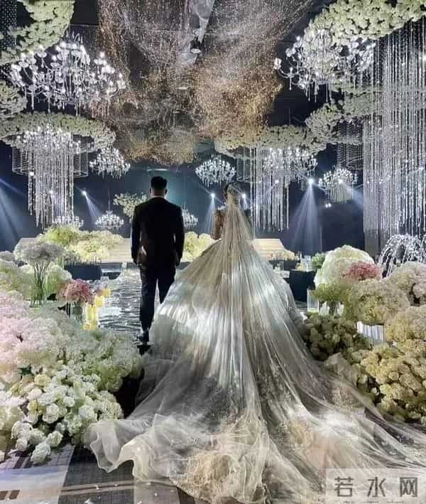 吃席遇直升机悬停