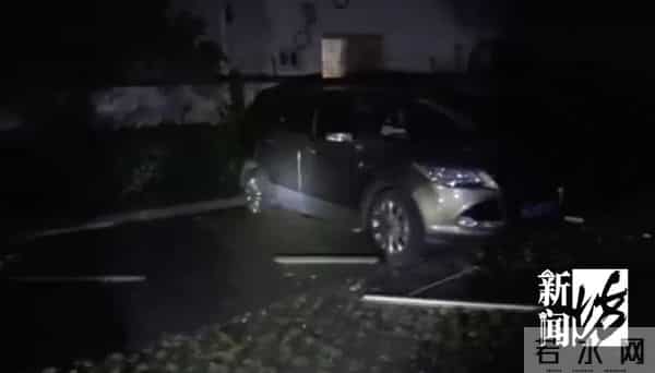 江苏大风吹飞机转圈