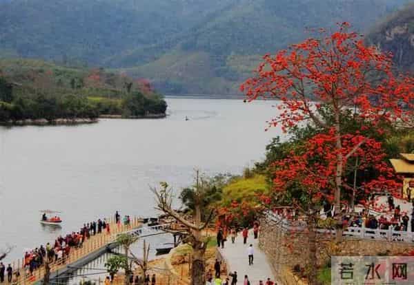 海南一漂流景区五一堵船了