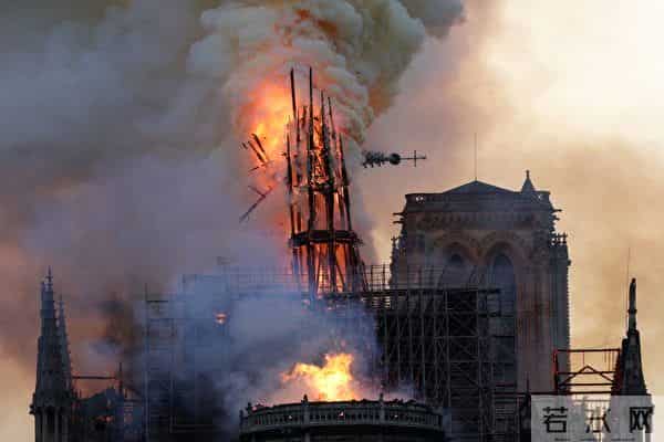 黄背心抗议圣母院