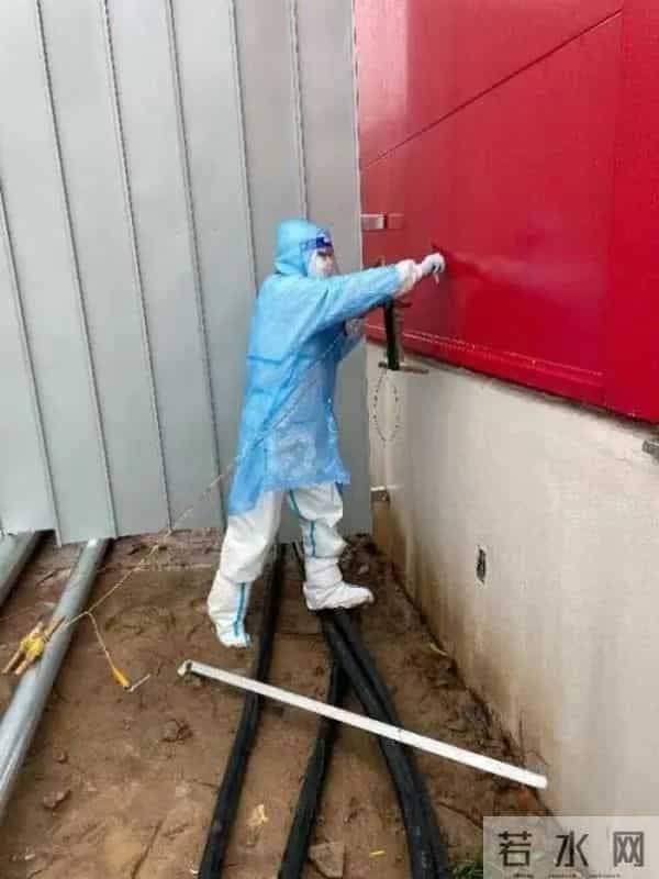 上海有方舱严重漏雨