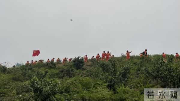 发现黑匣子现场画面曝光-损毁严重