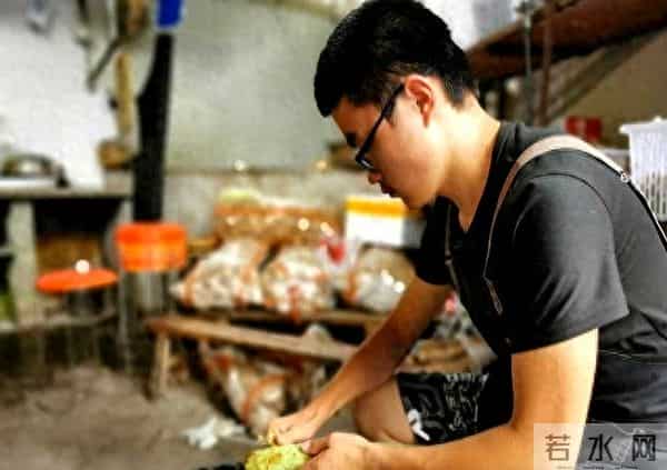 班主任回应男生高考前父亲去世