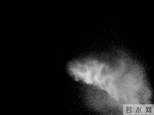 东京巨型人脸气球晚上会发光