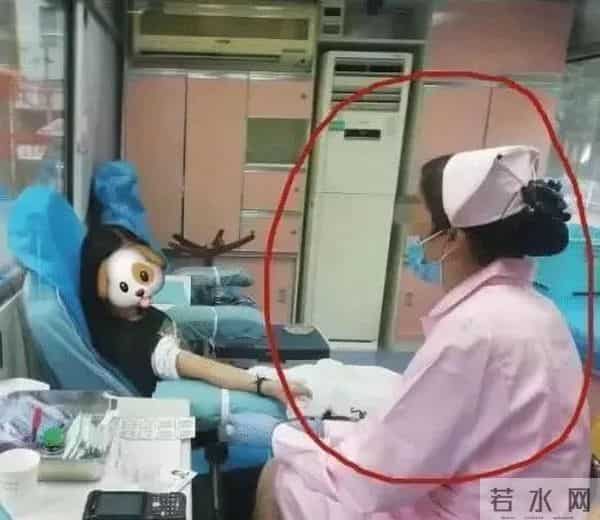 熊猫血男子献血证塞满了抽屉