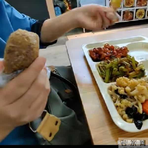 外卖2个馒头收2次打包费被吐槽