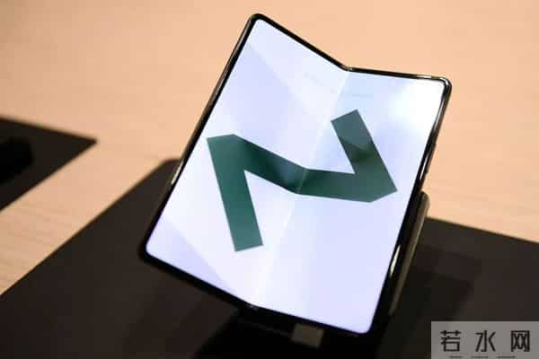 手机出货量暴跌-00后4年没换手机