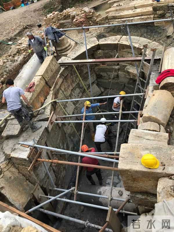 意大利挖出大量2300年前青铜器