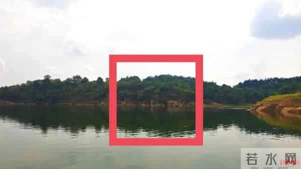 四川一水下坐佛露真身