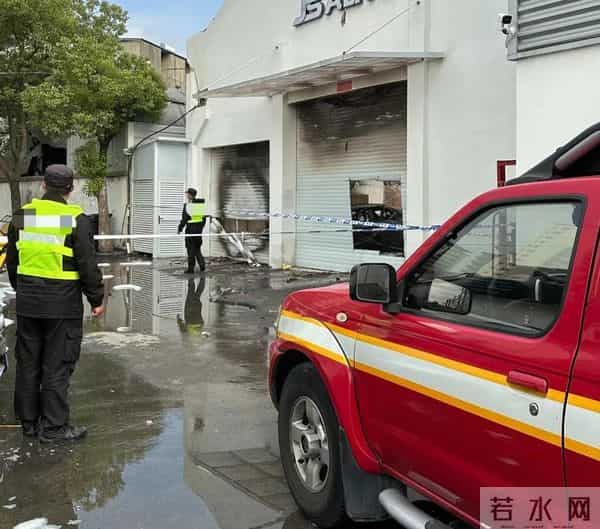 上海车行起火损失至少5000万