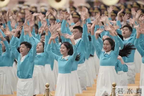 礼兵队伍俯拍太震撼了