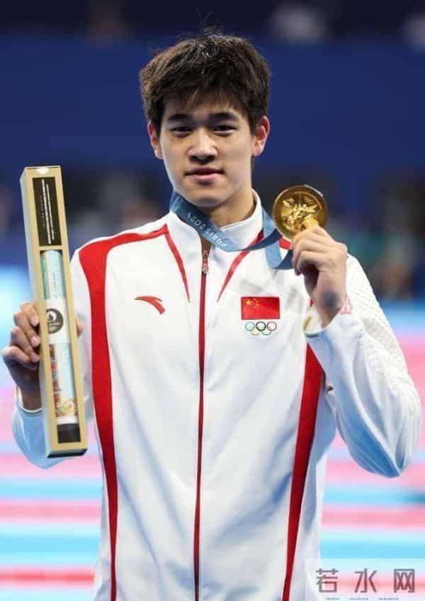 爷爷熬夜见证潘展乐破世界纪录