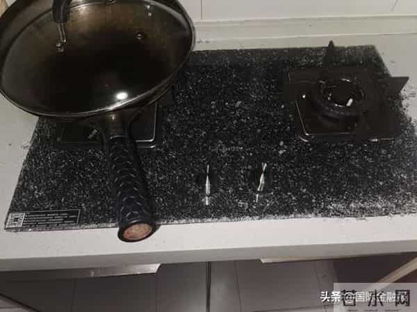 美的回应网购燃气灶突然爆炸