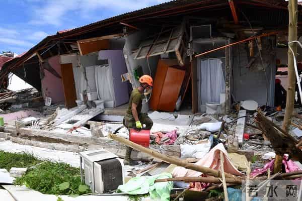 菲律宾警方解救200多名中国公民