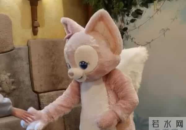 玲娜贝儿被指对待男女游客差别大