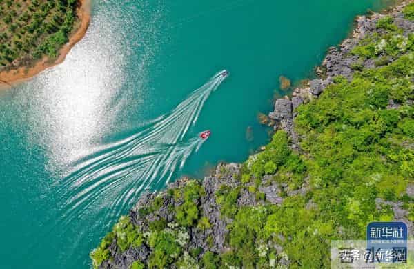 四川乐山大佛脚下河床裸露