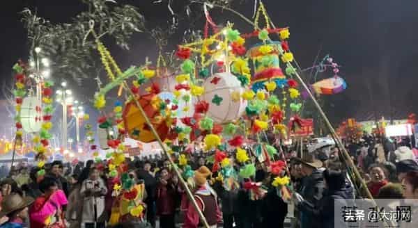 大学生送外卖赚1万多奖励自己游中国