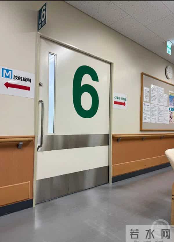 日本列车卡车相撞