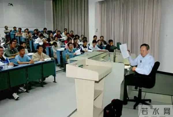 2.4亿大奖得主3天后现身还捐100万