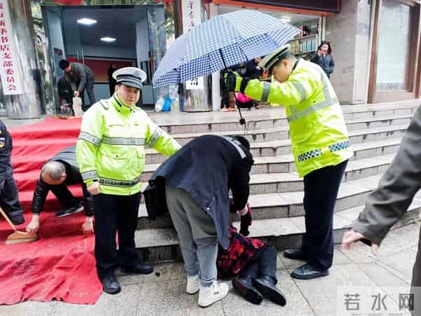 湖北十堰成立抢险救援指挥部