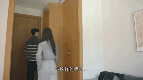 四川地震瞬间女幼师冲回屋救人