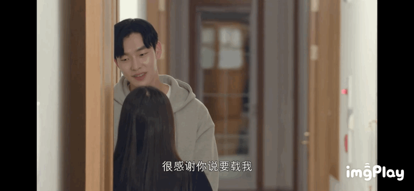 四川地震瞬间女幼师冲回屋救人