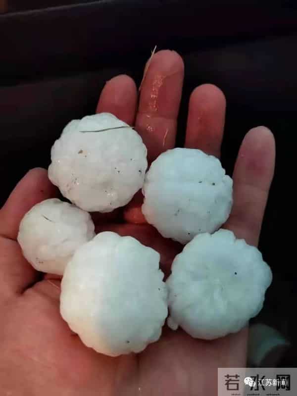 江苏大风吹飞机转圈