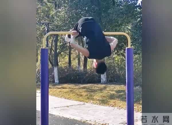 50岁卖鱼大叔身材管理堪比明星