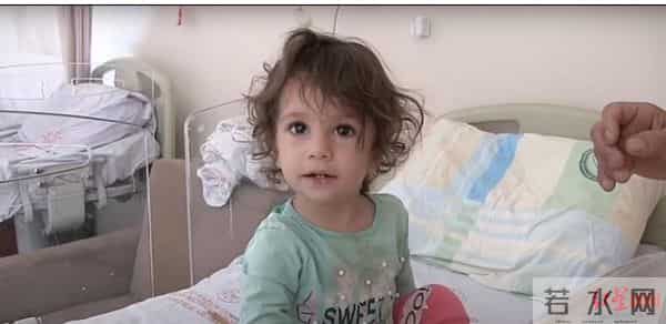 土耳其2岁女童遭蛇咬后咬死蛇