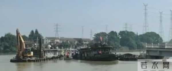 扬州一座百米长大桥被撞断