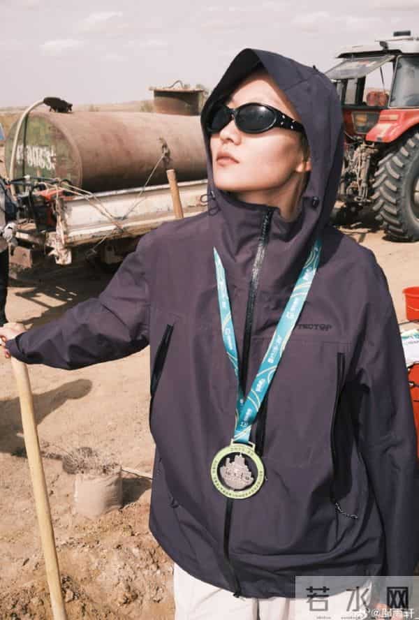 网红当大学老师遭质疑-本人回应