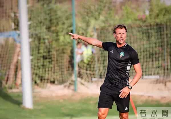 乌拉圭教练颜值引热议