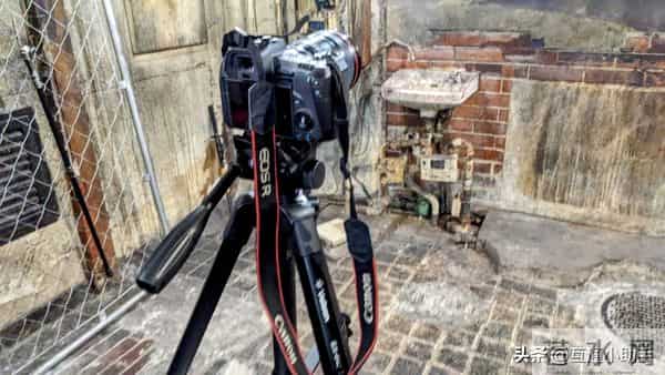 摄影师拍1000余张图记录烟花过境